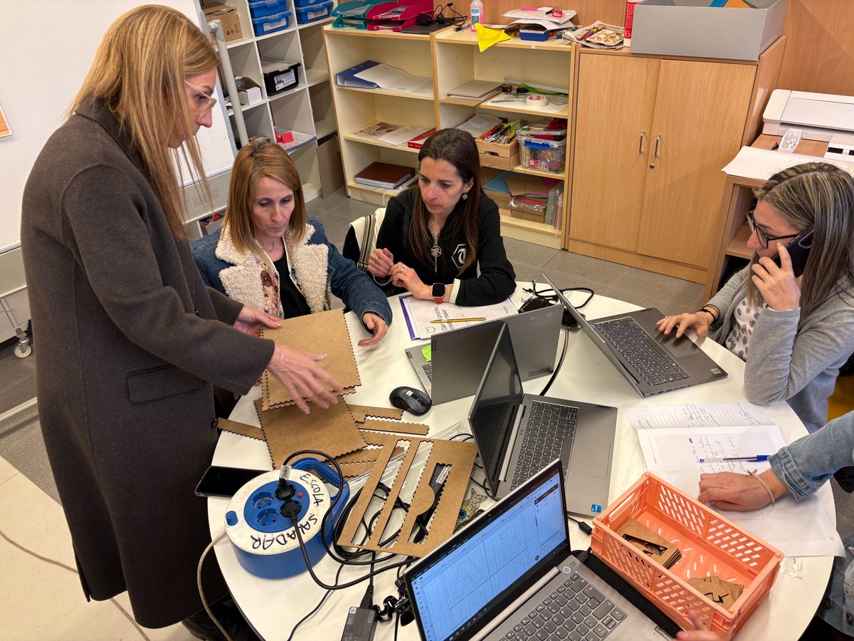 ParcdelSaladar's tweet image. 7a sessió del Curs "Cultura maker i fabricació digital amb sentit". Avui els/les futurs/es makers han finalitzat les seves creacions i han documentat tot el seu procés.  #FormacioCulturaMaker #AprenentatgeAmbSentit #ProgramaFAIG
@cesirecat