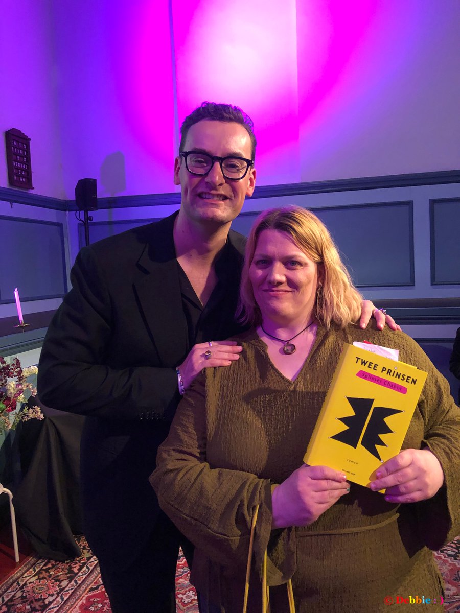 DebbieSchigt's tweet photo. Gezellige sfeer..
~ Woensdag 25 Maart 2026
#SfeerImpressie ; )
#BoekenTafel #BoekhandelKramer
#BoekTour #SplinterChabot
#DoopsgezindeKerkje #Winterswijk https://t.co/Zxh1jHksiH