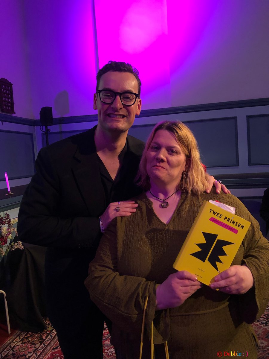 DebbieSchigt's tweet photo. Gezellige sfeer..
~ Woensdag 25 Maart 2026
#SfeerImpressie ; )
#BoekenTafel #BoekhandelKramer
#BoekTour #SplinterChabot
#DoopsgezindeKerkje #Winterswijk https://t.co/Zxh1jHksiH