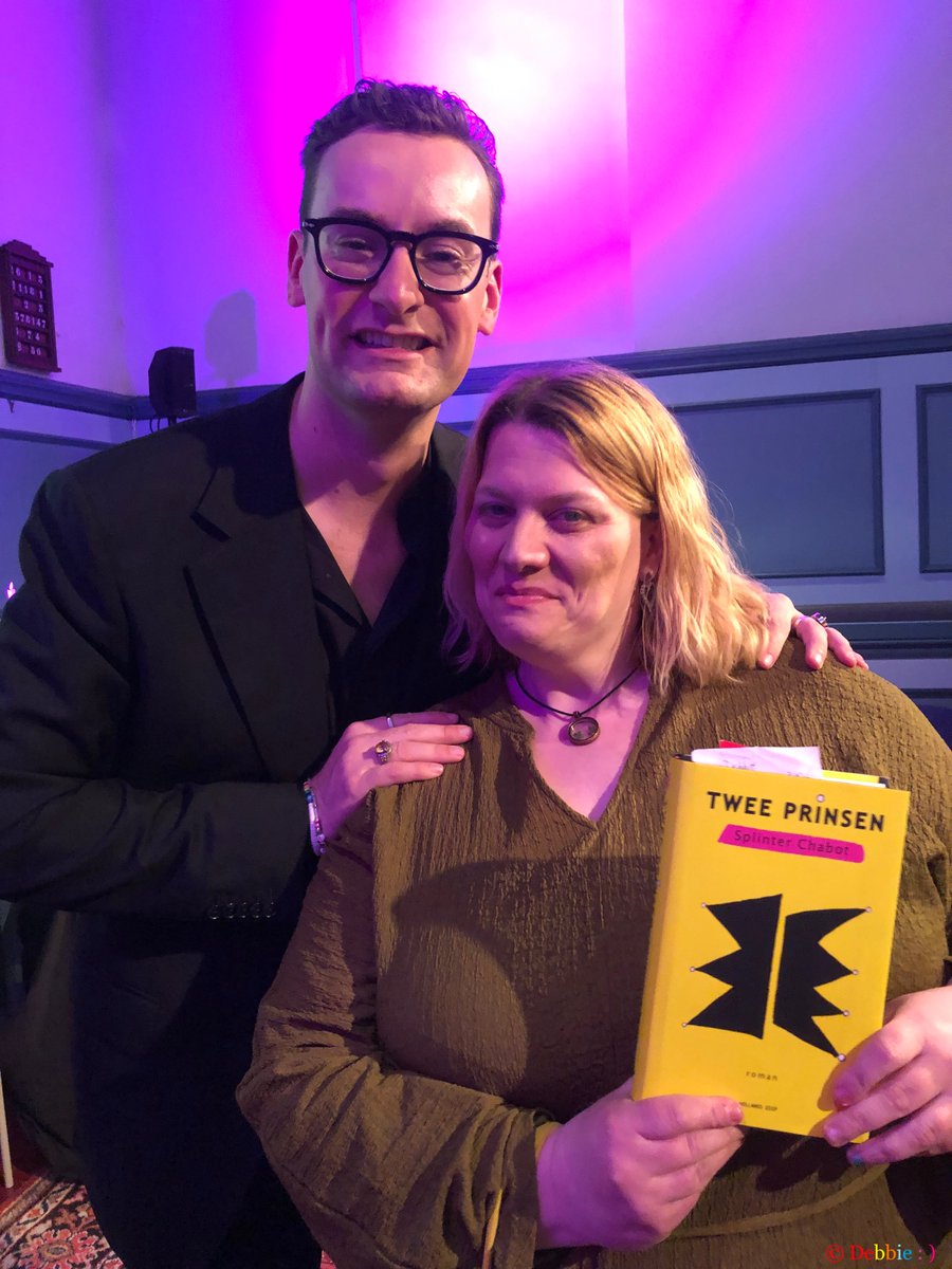 DebbieSchigt's tweet photo. Gezellige sfeer..
~ Woensdag 25 Maart 2026
#SfeerImpressie ; )
#BoekenTafel #BoekhandelKramer
#BoekTour #SplinterChabot
#DoopsgezindeKerkje #Winterswijk https://t.co/Zxh1jHksiH