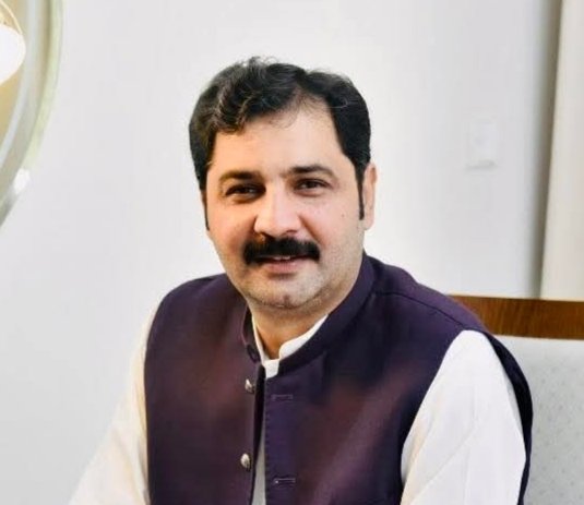 Sherazi_Silmian's tweet photo. 🚨🚨خیبرپختونخوا سے سینیٹ کے ٹکٹ کا اگر کوئی حقدار ہیں تو وہ " اخوںزادہ حسین احمد" ہیں، جنہوں نے بغیر کسی لالچ کے آئی ایس ایف سے لے کر اب تک پارٹی کی خدمت کی ، انکے ساتھی کوئی منسٹر ہیں کوئی ایم این اے تو کوئی ایم پی اے مگر ان کو ہمیشہ نظر انداز کیا گیا۔۔۔۔۔۔ 

آپکی کیا رائے ہے؟؟؟
