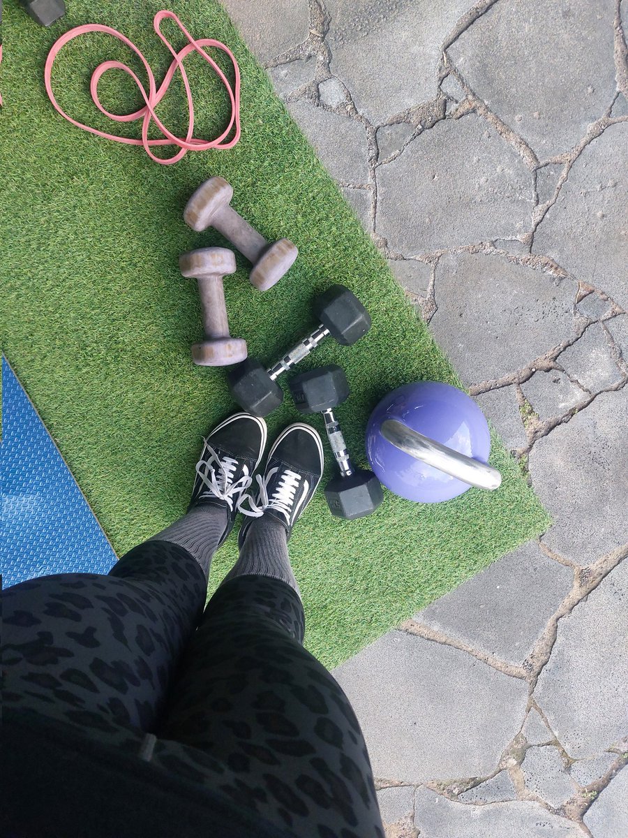 MeryGorB's tweet image. Jueves de #deadlift al fallo y otras formas de morir en vida🫠🫠

#livinlavidamery #crossfit #laentrenaSion #box #gymtime #Kettelbell