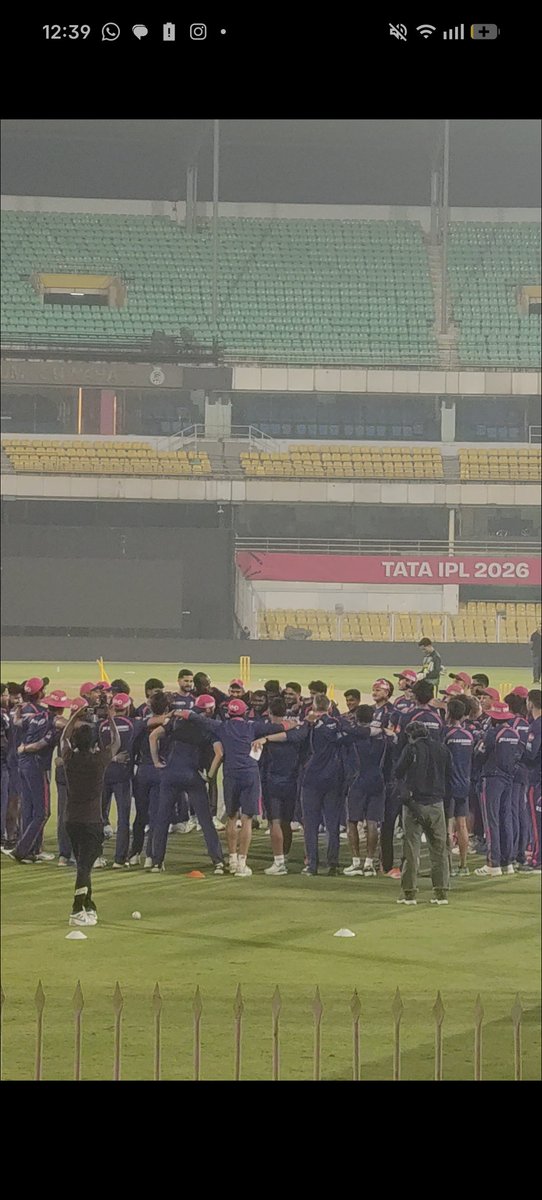 iThunder tweet media