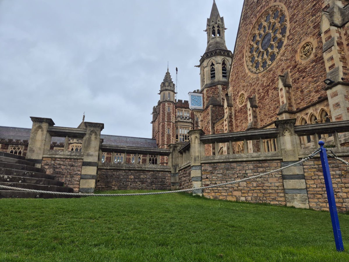 DawsonSteeplej1's tweet photo. Great day working @Clifton_College installing the new halyard rope to the flagpole on the Wilson Tower. 

#DawsonSteeplejacks #Steeplejack #Bristol #flagpole https://t.co/Rk3ly0tosn
