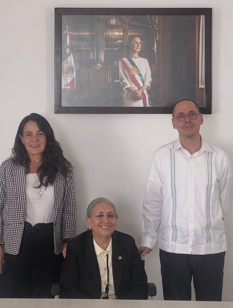 Shirley_AC's tweet photo. @CANACINTRAMex @LourdesMedinaO @AgenciaGobMX Me dió mucho gusto el poder acompañar a nuestra Presidenta Nacional @LourdesMedinaO en el primer encuentro con el Dr. @PPmerino titular de la @AgenciaGobMX en favor del sector productivo nacional representado en @CANACINTRAMex https://t.co/09H801MttW