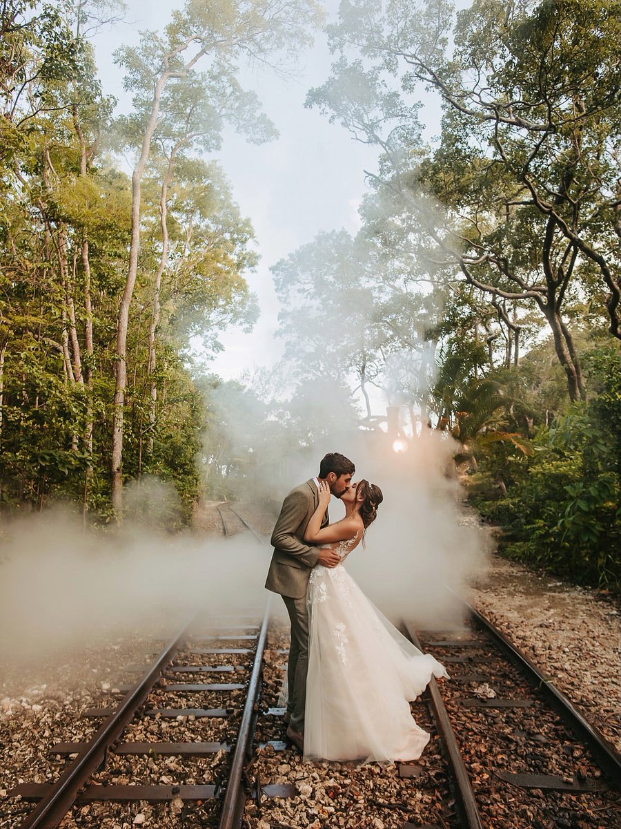 Barbados's tweet image. Beyond turquoise waters, white sand, and swaying palms, Barbados offers unique experiences to make your big day unforgettable.

Say “I do” in Barbados and make your love story truly extraordinary. 💍✨

📸: @ginafrancescaphotography

#MyBarbados #LoveBarbados #VisitBarbados