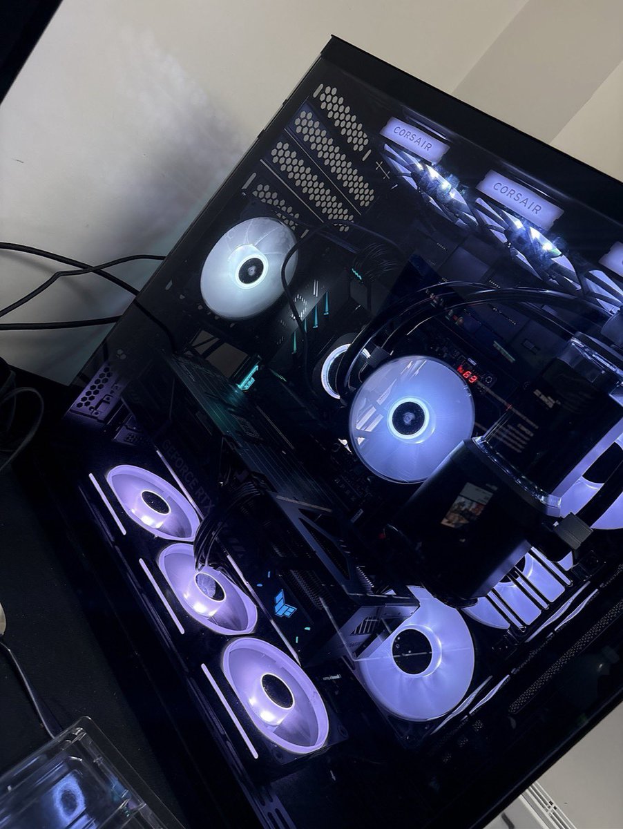 GrEeNvIpEr tweet media