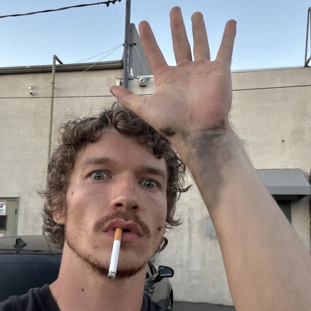 ✩°｡⋆nello⋆｡°✩ tweet media