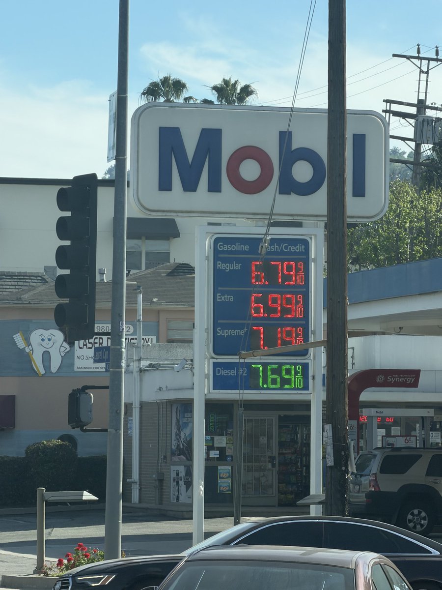 PoliticsGirl tweet media