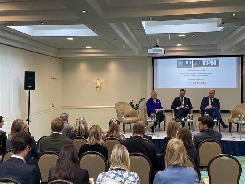 Lisa Schroeter tweet media