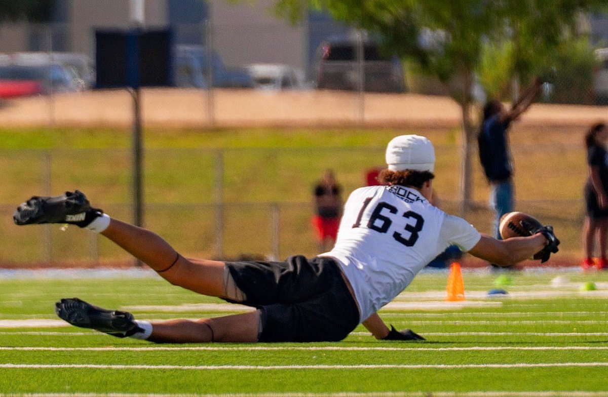 youareathlete's tweet photo. 2030 WR Kash Devorce (@Kash_Devorce ) out of Basha (AZ)

“Devorce does a good job of getting in and out of his breaks. Moves through drills with ease and he has a lot of confidence in his game..” - @MacCorleone74 

FULL STORY: https://t.co/Ief5uMpVJJ https://t.co/bE3WlJPcuE
