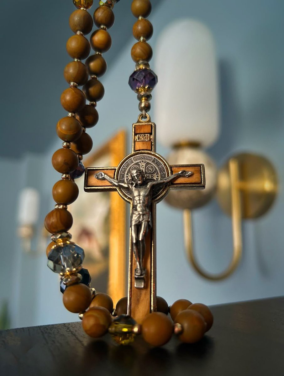 Pray The Rosary tweet media