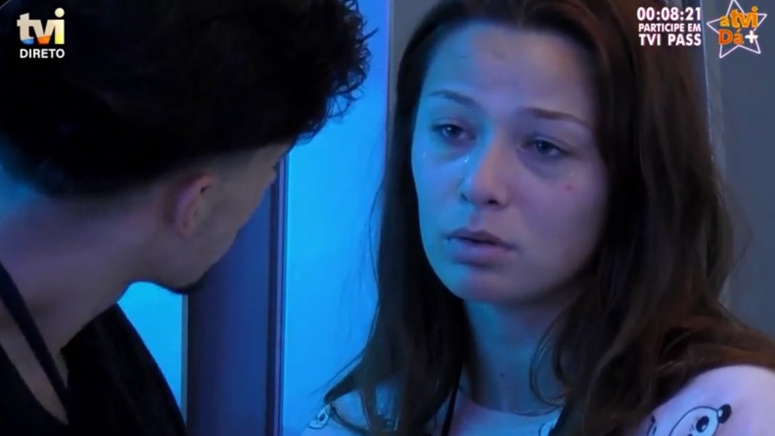 eva: “tu fizeste a tua escolha. tu sabias que não podias ter as duas coisas. o amor que tinhas já não é o mesmo. não digas mais isso (dar esperanças) só para o meu conforto. vai só!” 

que dor ouvir e ver isto. ela ainda tem que lhe dizer como agir… mereces mt mais eva #sstvi