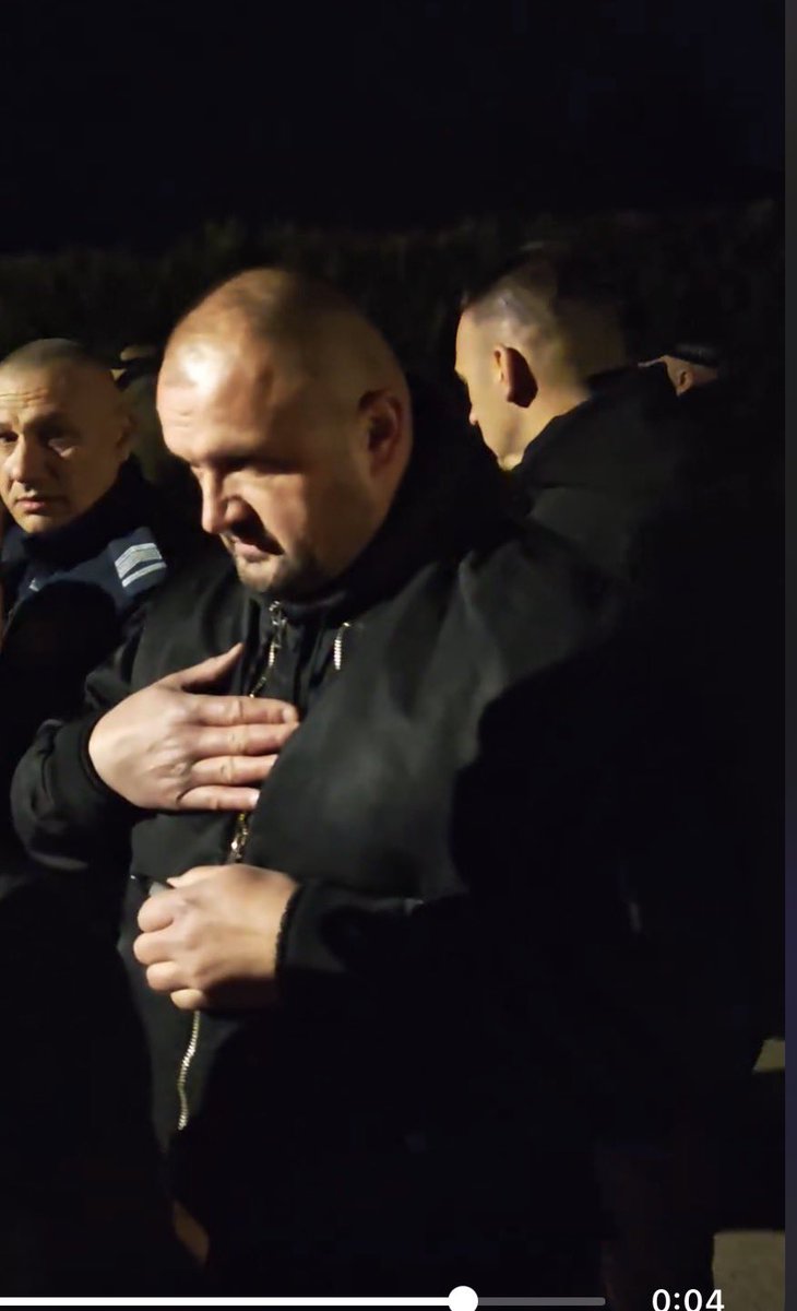 We3x_x's tweet photo. @BlokadaFFUNS Još jedan od “napadnutih” SNS aktivista. https://t.co/dm2SZAsxnh