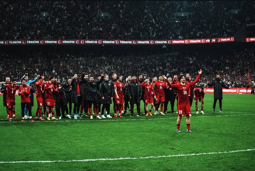 mesutkocagoztr's tweet photo. A Milli Futbol Takımımızı Romanya karşısında aldığı galibiyetten dolayı tebrik ediyorum. 

İnanıyorum ki Play-off finalini de kazanıp Dünya Kupası'na gitmeye hak kazanacağız. Tüm kalbimiz Ay Yıldızlılarımızla. 🇹🇷

#BizimÇocuklar https://t.co/e5YQpF5JZx