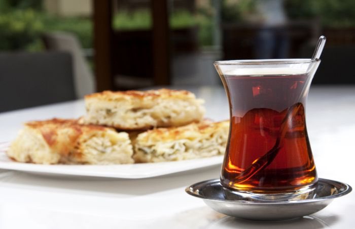 zekikayahan's tweet photo. Kafa Radyo’da @matrax yayında. Çay var mı çay? Şu, şu #ÇaylaİyiGider dediğiniz ne varsa giriş konumuzdur. Cut! #matrax #kafaradyo @kafaradyo https://t.co/Ou62VBpmEk
