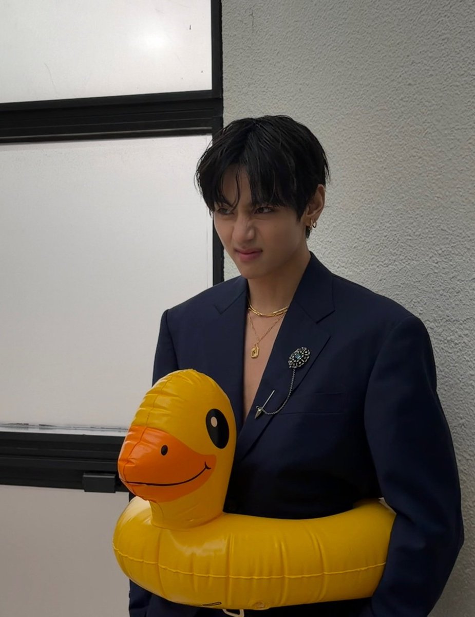 mel tαєkσσk tweet media