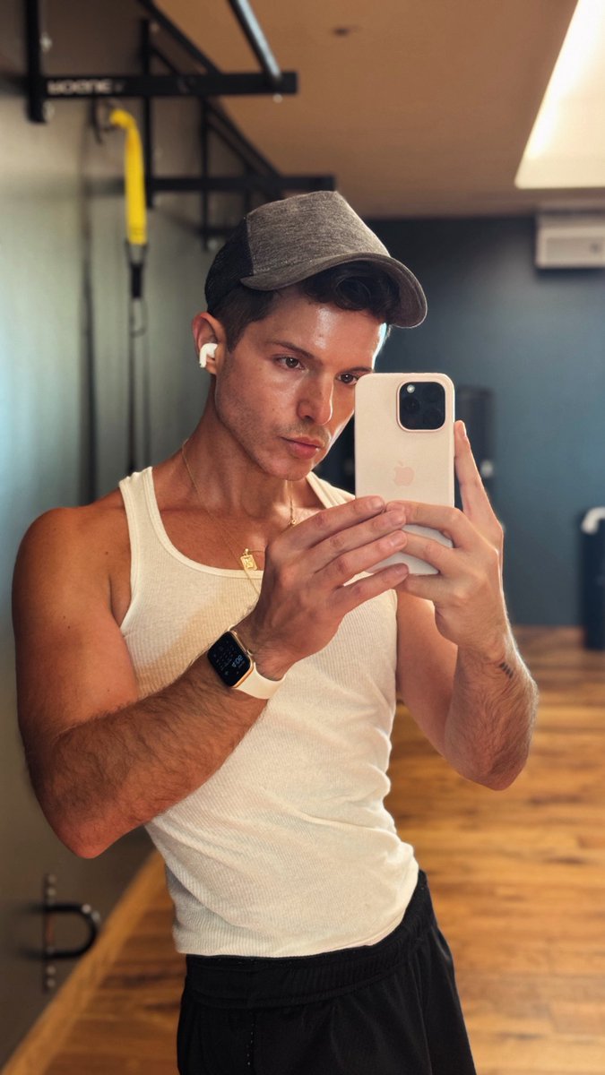 Simon Curtis tweet media