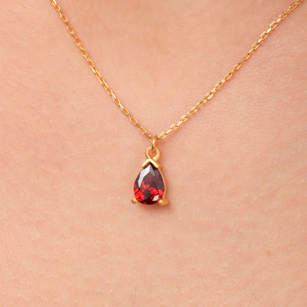 alluniqueness's tweet photo. Celebrate two incredible years! This dazzling 14k solid gold and deep red Garnet necklace is pure magic, a true showstopper for your wife. The perfect #SecondAnniversaryGiftIdeas. You'll love its shine. #GarnetJewelleryUK, a timeless #SolidGoldNecklace. https://t.co/JRR2qCTqP9 https://t.co/QOKA8EhMSt