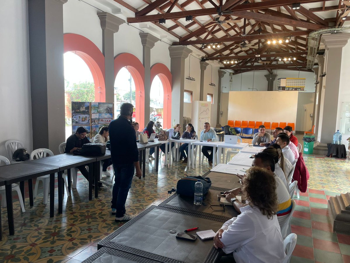 ESAPOficial's tweet photo. #Territoriales I La Escuela de Alto Gobierno realizó en Chinchiná, Caldas, el taller presencial de Gobierno y Finanzas Públicas Territoriales, fortaleciendo las capacidades de servidores públicos de nivel directivo y asesor. 

Durante la jornada, se abordaron temas clave para una gestión pública eficiente y orientada al territorio. Somos aliados estratégicos del Estado.

#FormaciónPública #GestiónTerritorial