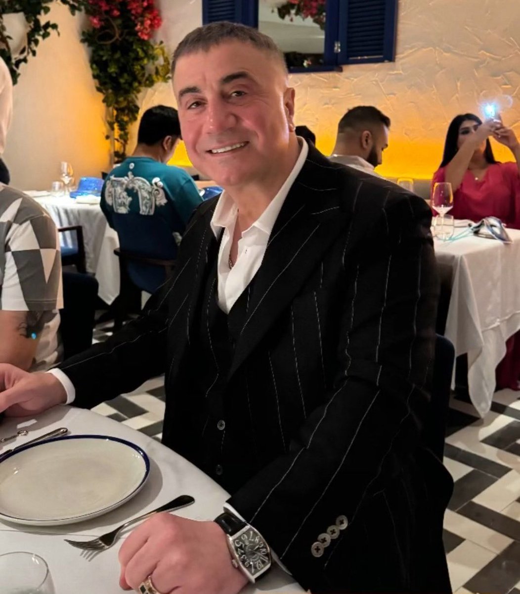 “ Düşenin üstüne basan utansın,
Doğruyu bilip susan utansın..
Firavunun soyuna yaranmak için,
Musa’nın yolunu kesen utansın..”

<a href="/sedat_peker/">Sedat Peker</a> 

#Reis #SedatPEKER 🇹🇷