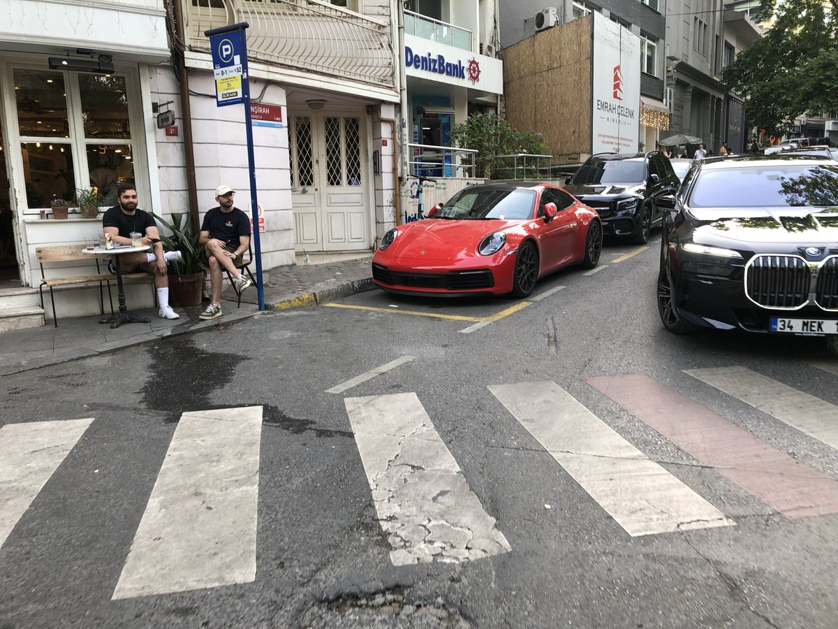 yeggyeg's tweet photo. @P1AbyPIA just another day in istanbul https://t.co/BSa1heffPc