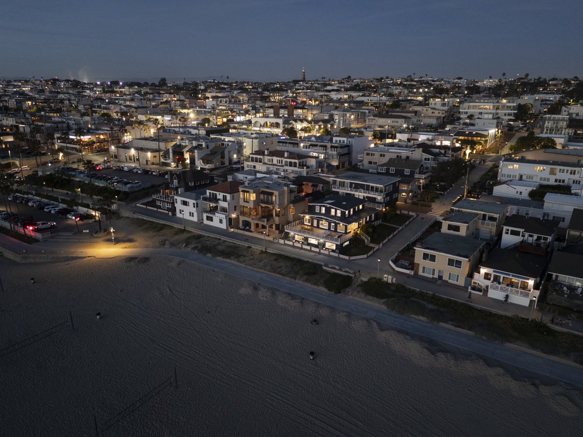 Zillow Gone Wild 🏡 tweet media