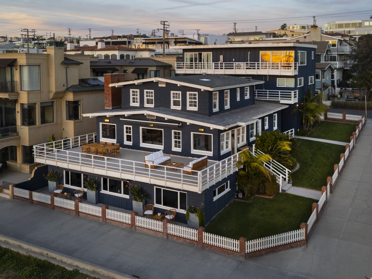 Zillow Gone Wild 🏡 tweet media