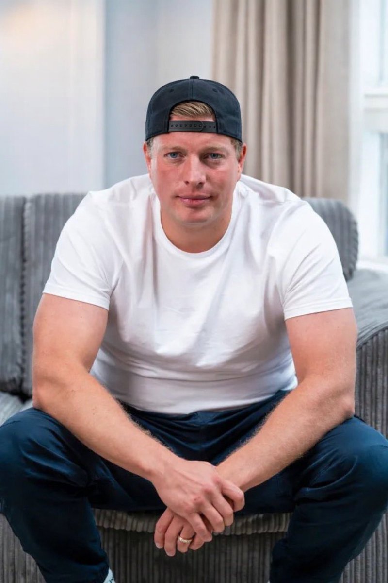 Rhythm of Zat Knight tweet media