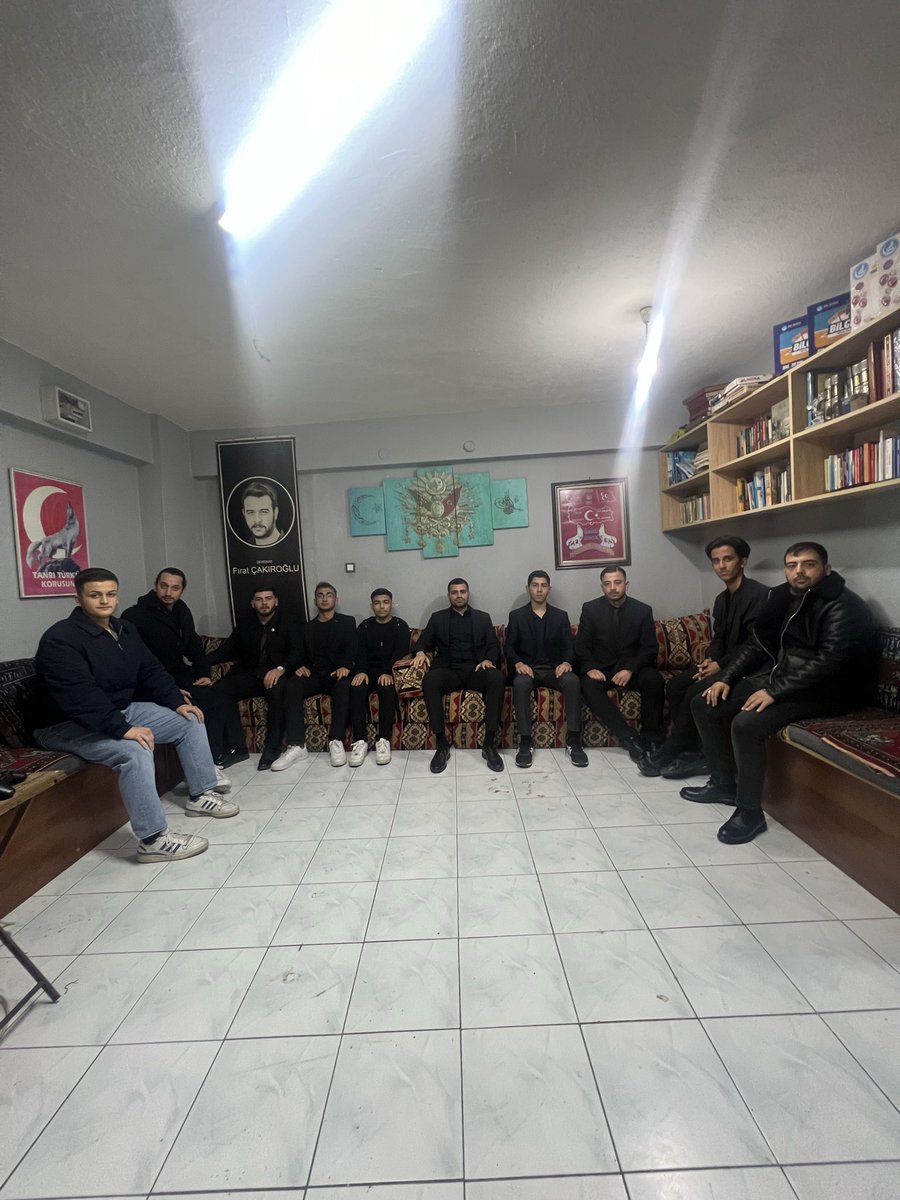 Dava, gönülde taşınan bir yük değil; ömür boyu taşınan bir şereftir. Teşkilat ise bu şerefin omuz omuza verildiği kutlu yoldur.

“Şüphesiz Allah, kendi yolunda kenetlenmiş bir bina gibi saf bağlayarak mücadele edenleri sever.” (Saff Suresi, 4. Ayet)