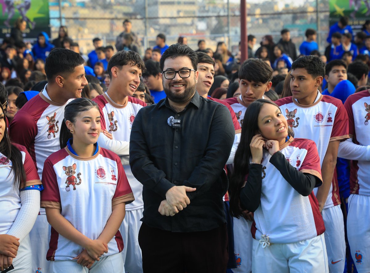 isaacsolar's tweet photo. Hoy Ciudad #Naucalpan hizo historia al ser sede del arranque de la Jornada Nacional de Cascaritas y Dominadas, el evento más grande del Mundial Social, donde más de 700 mil jóvenes en todo el país se activaron de manera simultánea. ⚽🇲🇽✨
#México #EdoMex #MundialSocial https://t.co/DWZMHNIVum