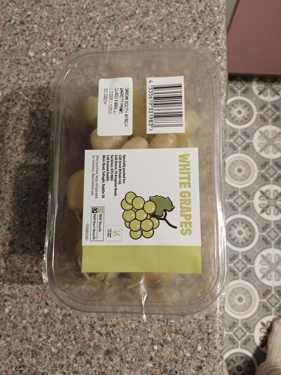 tayman90's tweet photo. Grapes with a bonus side of mould, a day after purchase.

To be fair, it does say wash before use...

@LidlGB 
 
What are your thoughts? Is this acceptable?

#lidl #mouldygrapes🍇 https://t.co/jV1tPuXOlN