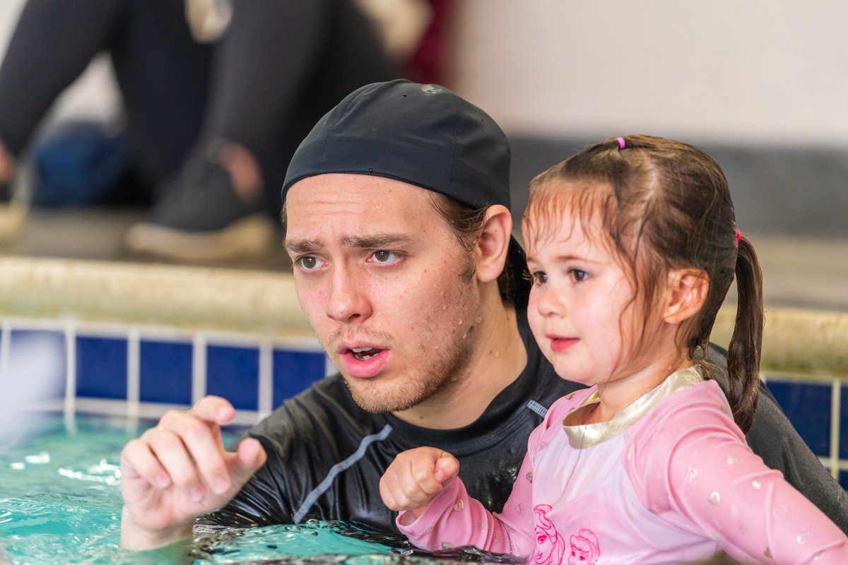 Floaties Swim School tweet media