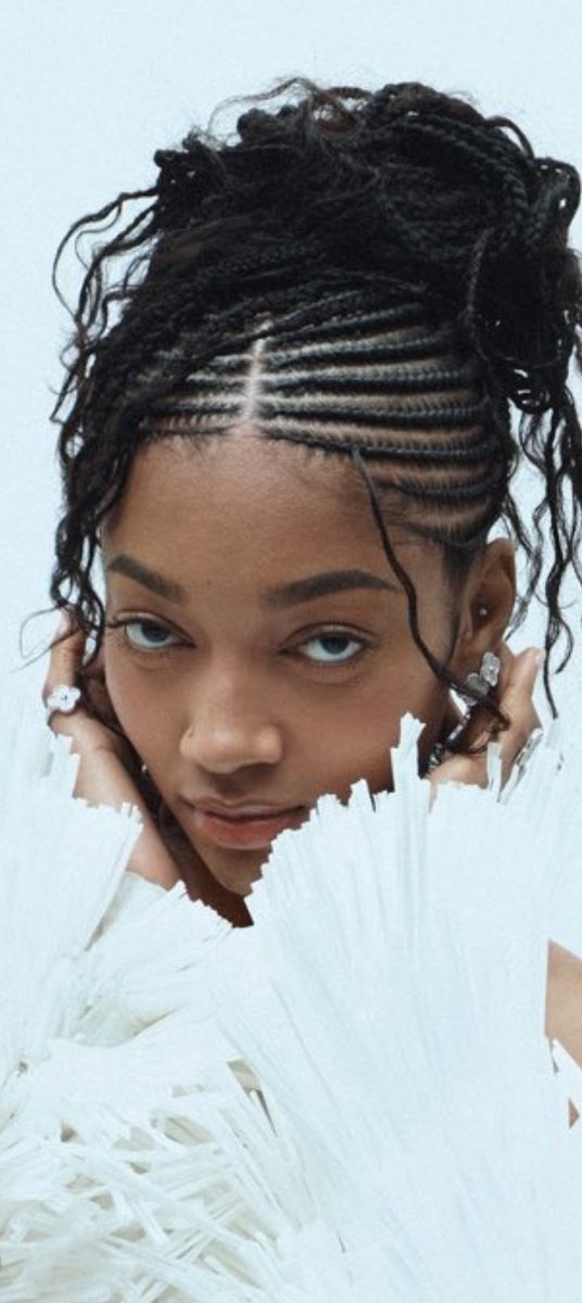 Loretta24714148's tweet photo. @Reese10Angel @vogueaustralia @Reebok THIS HAIR, THE FACE!!! SOOOO BEAUTIFUL!!! 😍😍😍😍 https://t.co/8ewfUgUf3T