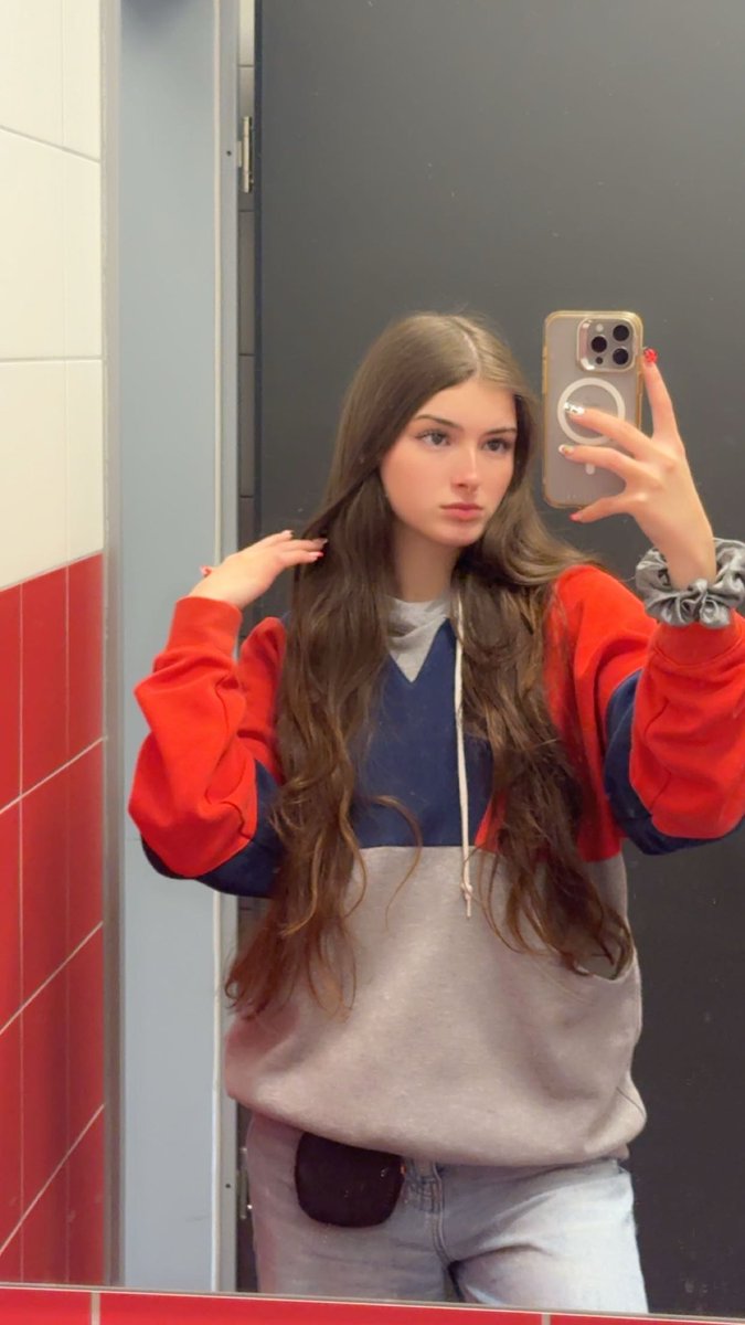 Laurie☂︎ tweet media