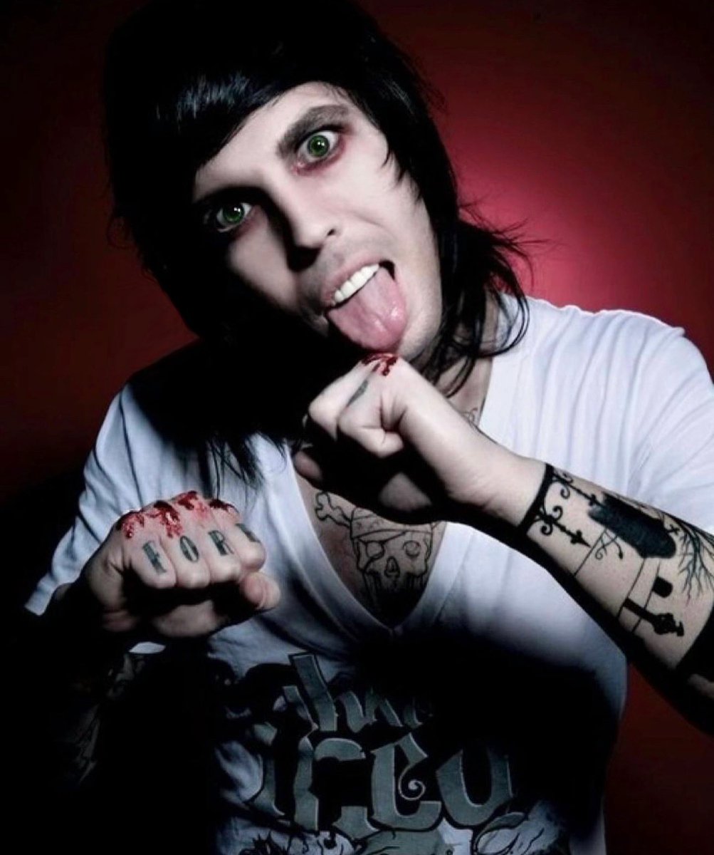 Michael Vampire tweet media