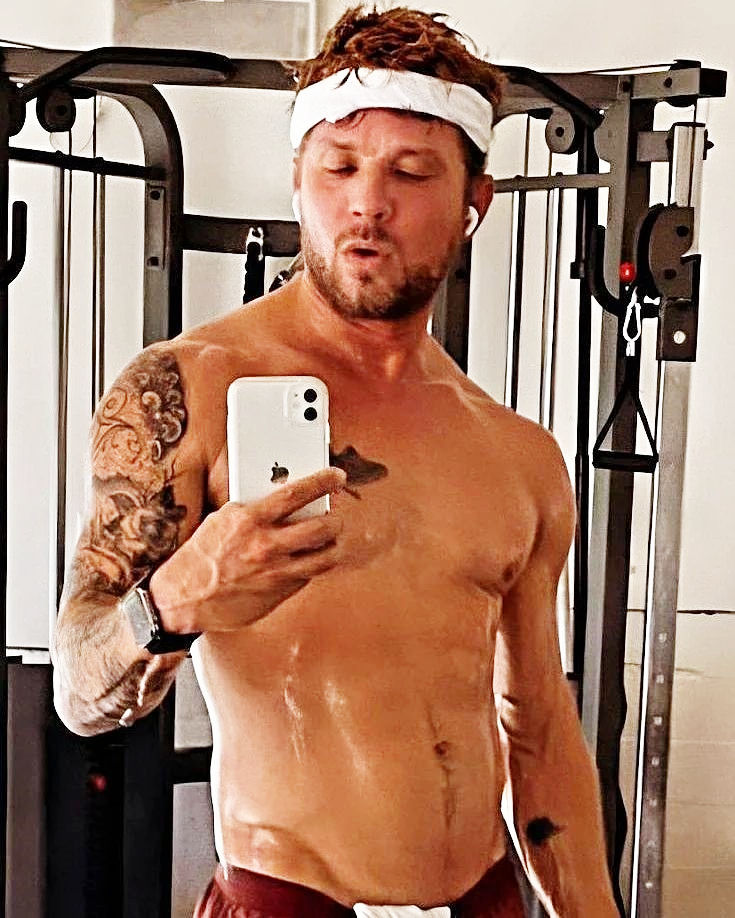 ABeardedHero's tweet photo. Ryan Phillippe https://t.co/5e4I4n8N4t
