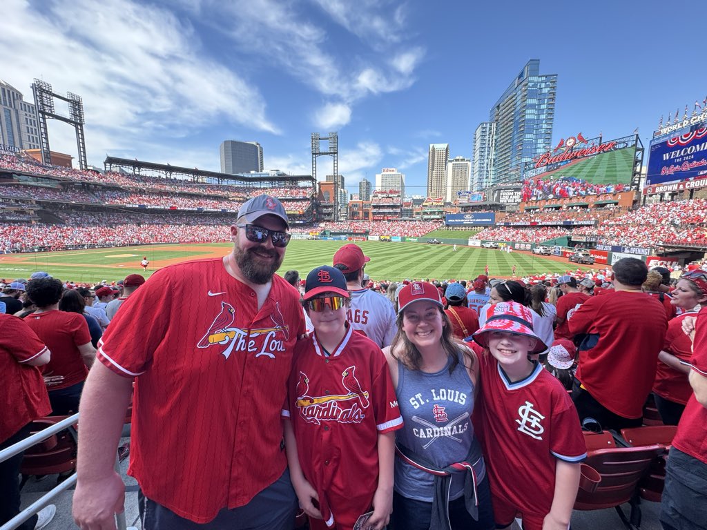 chickenmanSTL's tweet photo. #openingday
#stlcards https://t.co/eTIWy3OFJv