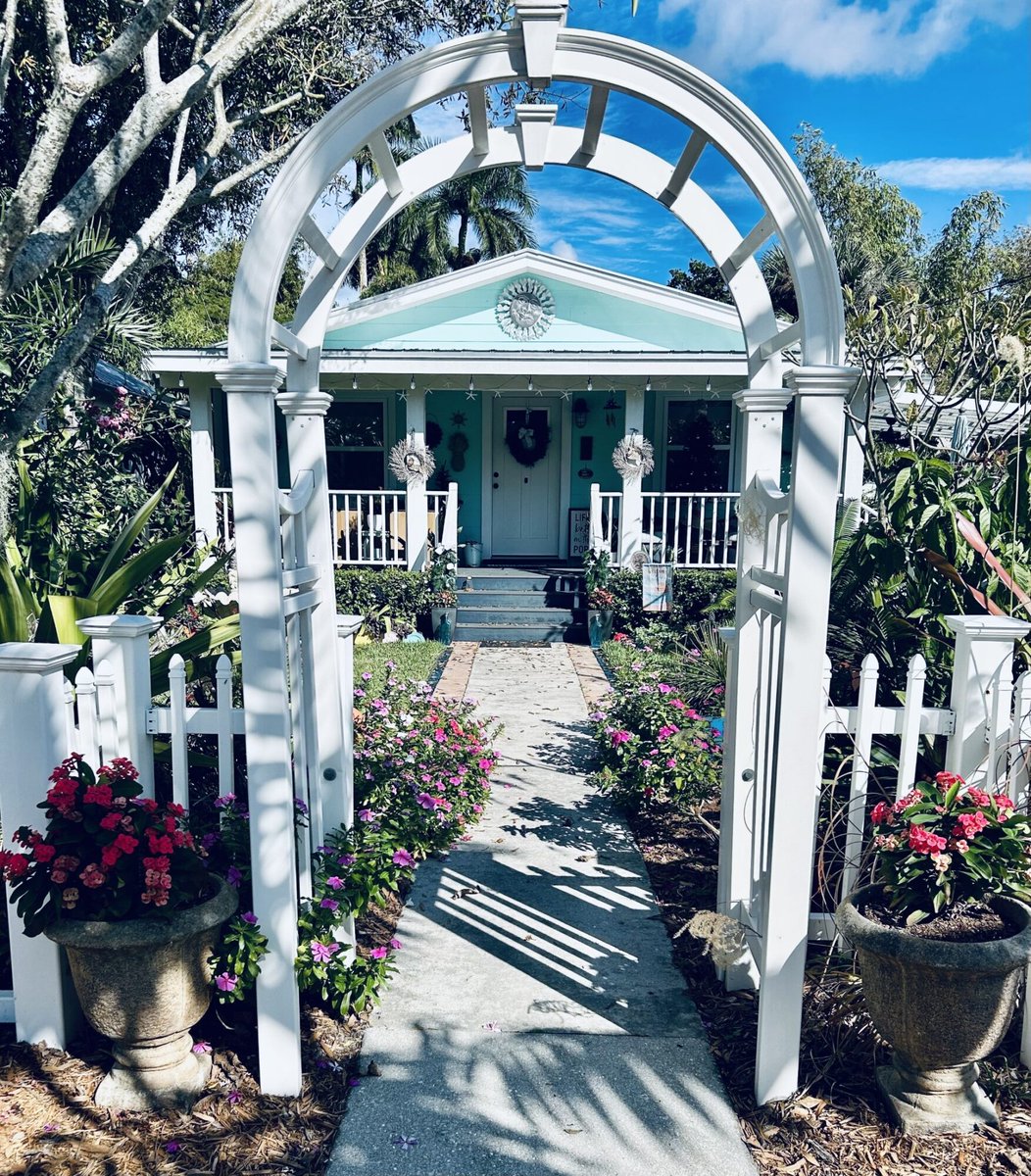 EdisonFordFL's tweet photo. Have you ever wished you could see the private gardens on McGregor Boulevard and in Downtown Fort Myers? “Beyond the Garden Gates” A Private Garden Tour, is THIS Saturday on March 28, 10 a.m. to 3 p.m.!
Garden tour: 10 a.m. – 3 p.m.
Reception: 3:30-5:30 p.m.
Get tickets TODAY! https://t.co/JKR03gL3x0