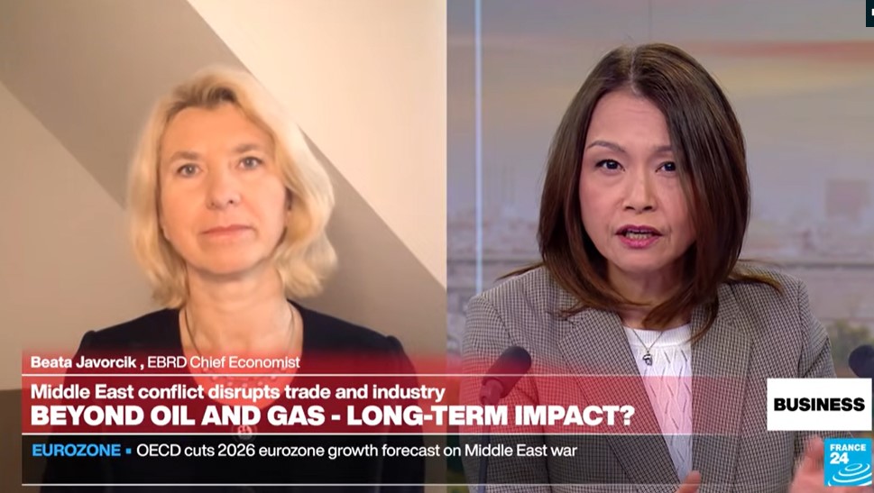 kseniayakustidi's tweet photo. Our @BJavorcik spoke w/ @YukaF24 on @FRANCE24 about @EBRD's latest Regional Economic Update📊 She highlighted the growing strain on government budgets as they face pressure to support households coping with high energy costs &amp; the need to direct assistance to the most vulnerable. https://t.co/YuwBrg9yLJ