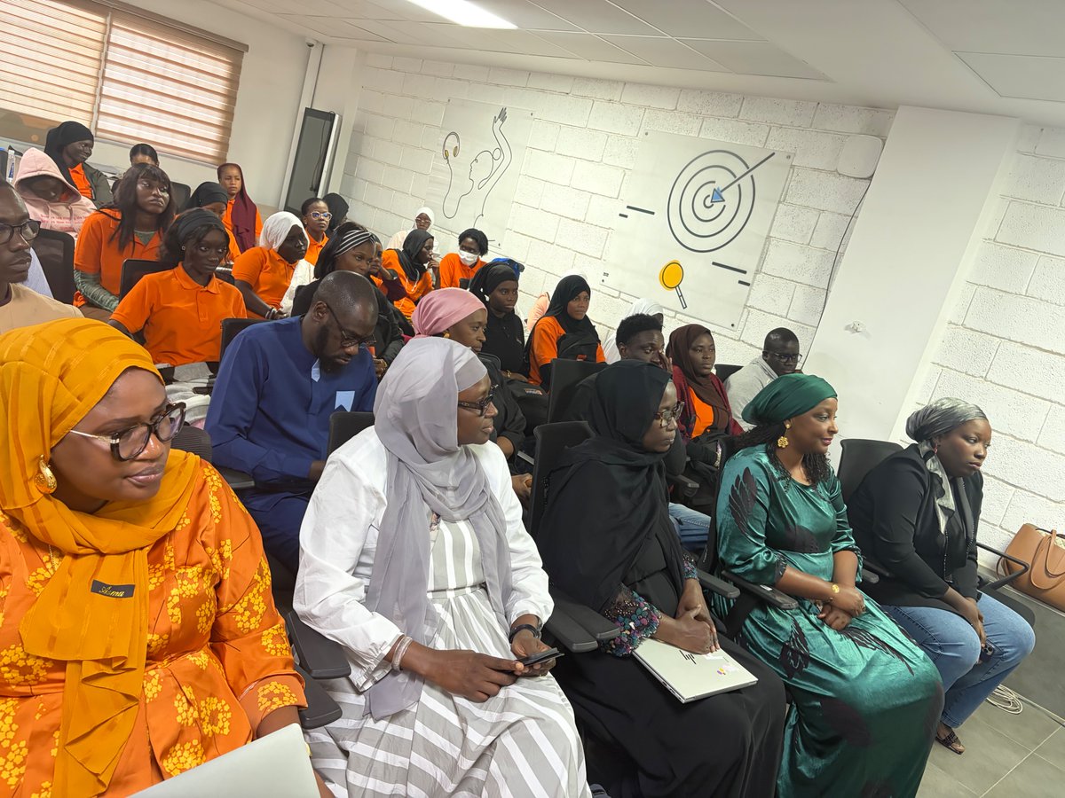 ODCSenegal's tweet image. Retour en images sur notre masterclass "Elles nous inspirent", avec des femmes qui font bouger les lignes.

Un moment également marqué par la reconnaissance de nos évaluateurs POESAM pour leur engagement précieux 🤝
Et le lancement officiel de POESAM 2026 
#WomenInTech
#POESAM