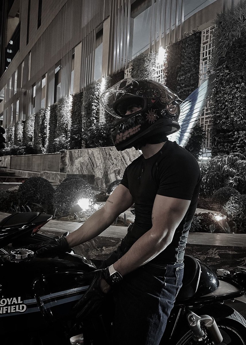 ── Thᥱ ᥉ᥡ꧑bι᥆tᥱ. tweet media