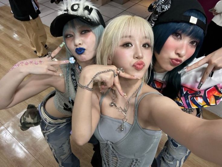 ΉYPΣBӨY tweet media