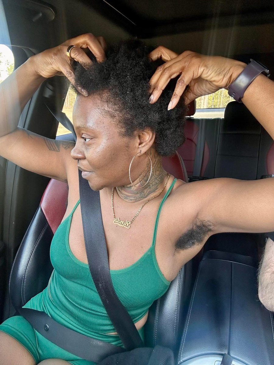 My aunties birthday is tomorrow, what should I get for her as a birthday present??🎁

Someone should help me am confuse😩😢