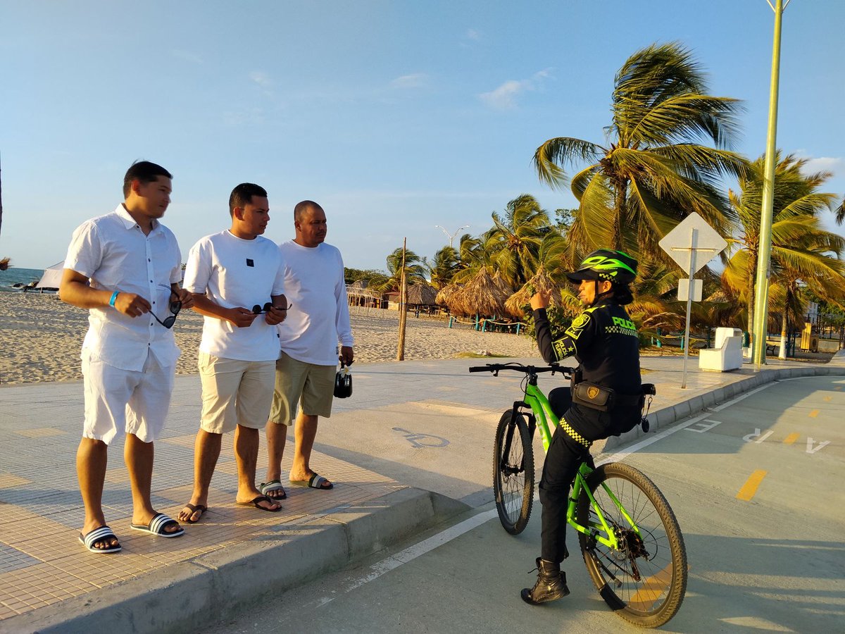 Con el propósito de prevenir accidentes o muertes por inmersión, desarrollamos jornadas de sensibilización en playas de #Sucre🌊.

Invitamos a turistas y visitantes a disfrutar con responsabilidad y acatar las recomendaciones de seguridad🤝👮

#TurismoSeguro