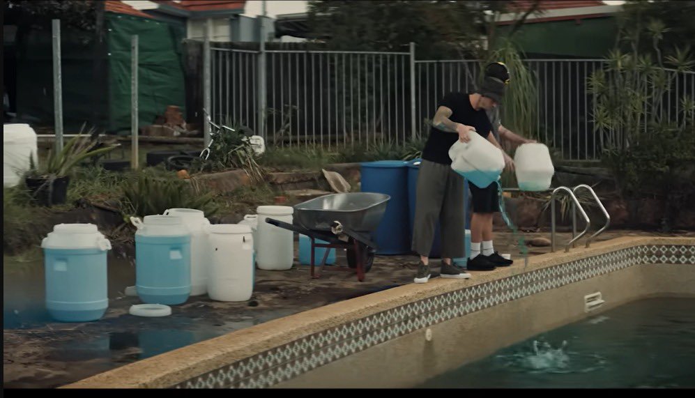 Blurryfake tweet media