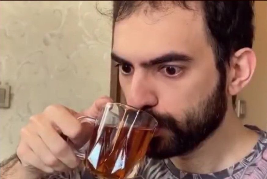 یه پسر فرفری tweet media