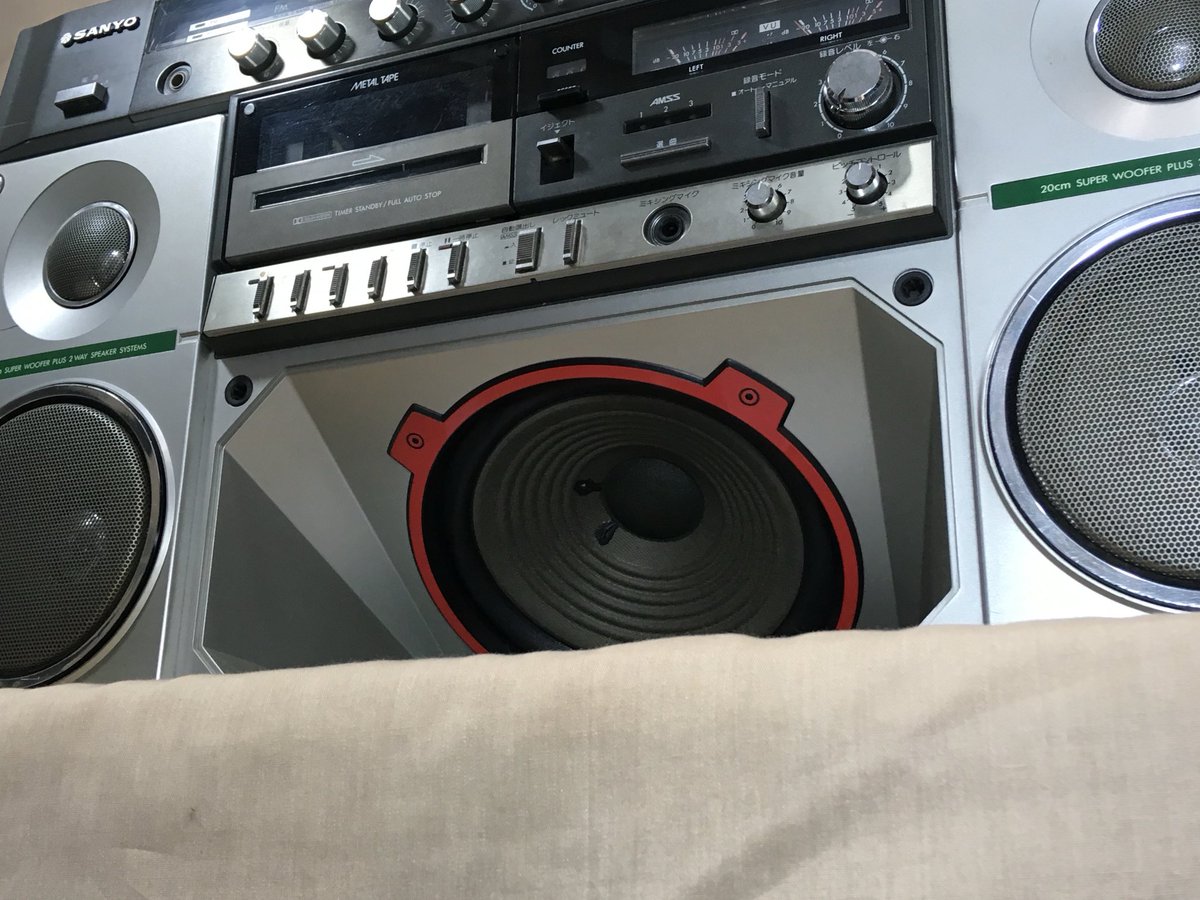 showa_archives's tweet image. 轟け重低音
#ラジカセ　#カセット　#サンヨー
#昭和家電　#昭和レトロ