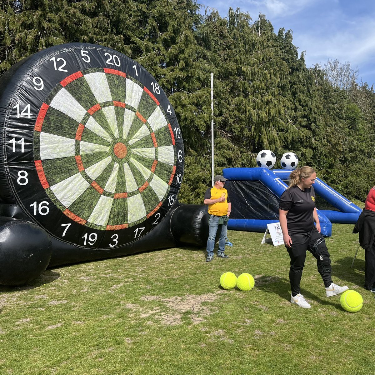 MersthamFC1892's tweet photo. OUR EGGSTRAVAGANZA FAMILY DAY!

Saturday 4th April from 1pm 🆚 Deal Town.

Join The Light, @mersthammagics &amp; MCFT, plus… 

🎉 Easter Egg Hunt
🏰 Bouncy Castle
💪 Inflatable Assault Course
🎯 GIANT Dart Board
🎨 Face Painting
🍪 Cookies
🍖 BBQ
🐶 Race Night

+ LOADS MORE!

🧡🖤 https://t.co/SC5cvWDbmL