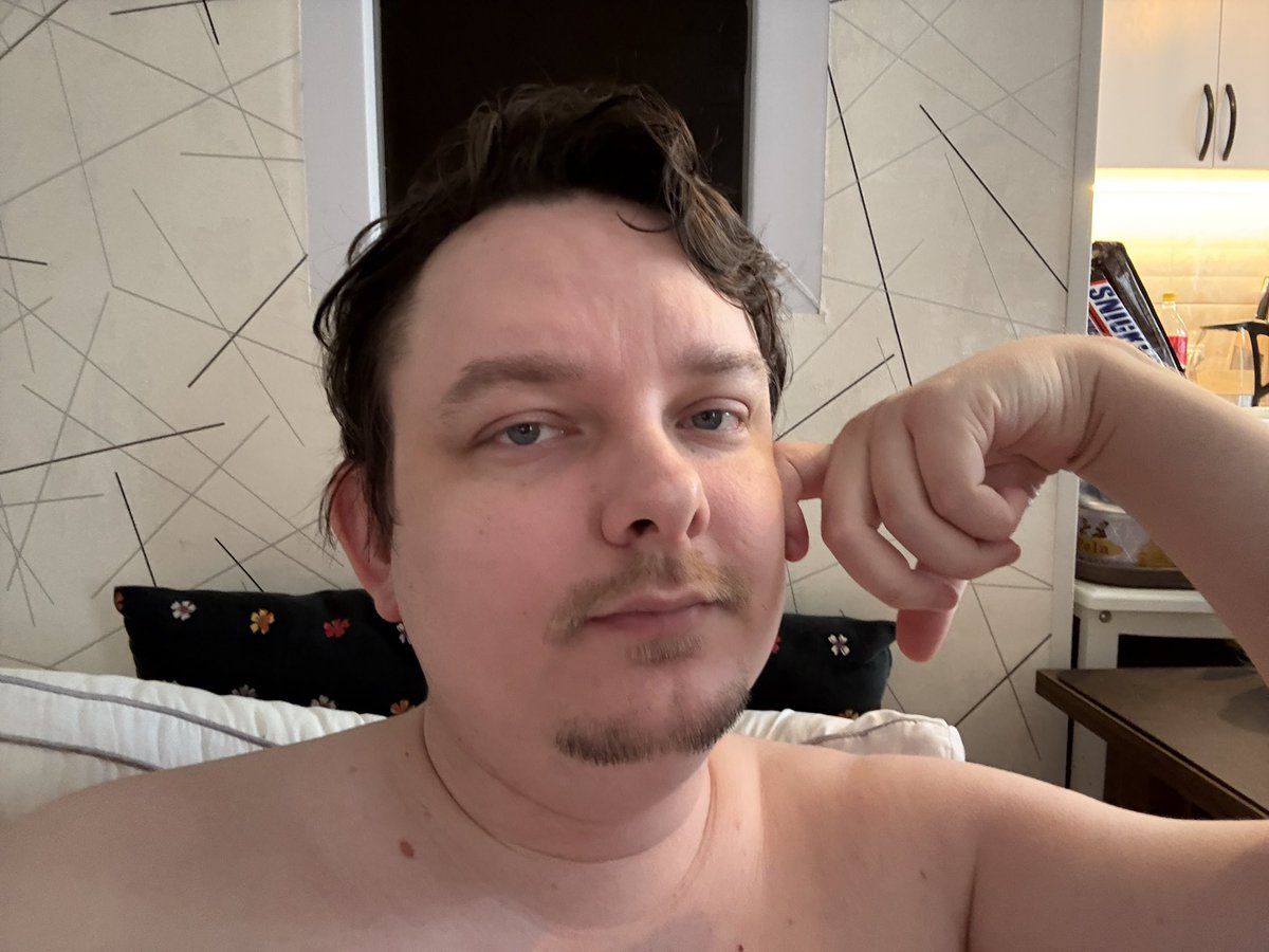 Виталя пишет код tweet media